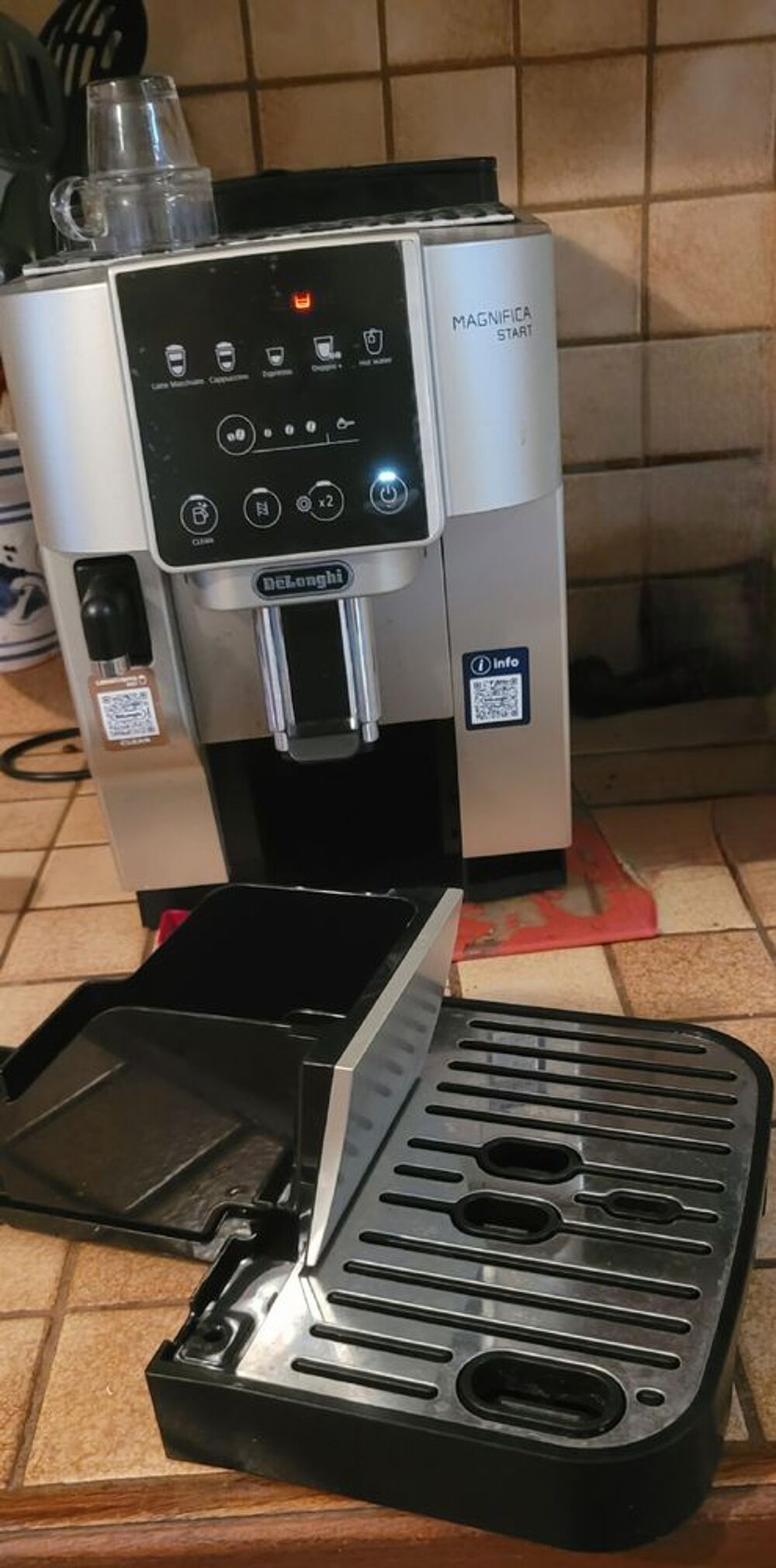 Machine a caf&eacute; Delonghi magnifica start 
Electroménager