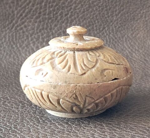 petite bo�te d�corative en pierre pilulier sculpt�e 5 Carnon Plage (34)