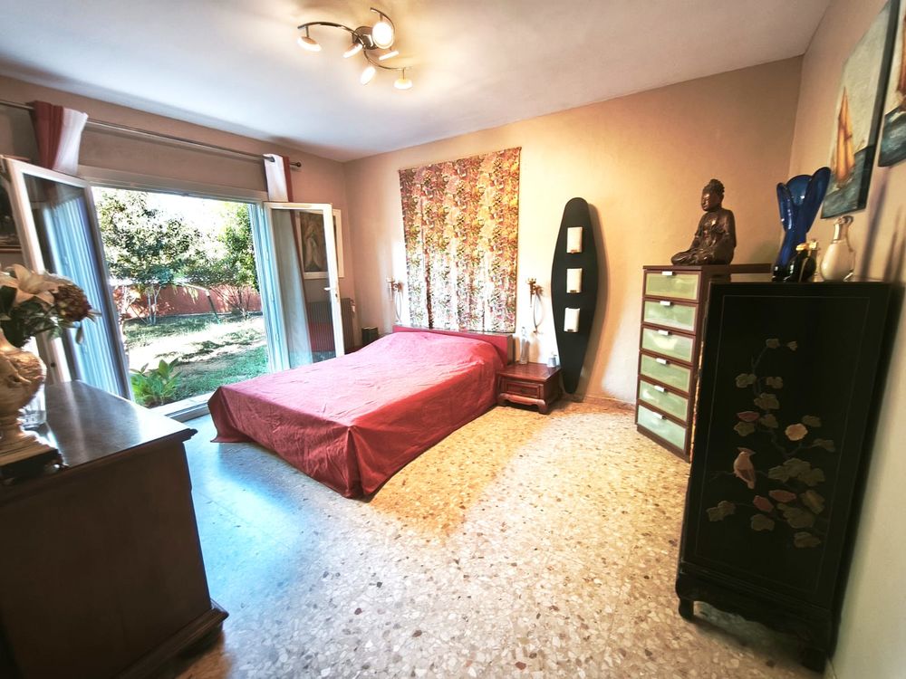 Vente Maison Maison de plain-pied avec jardin arboré au c?ur du village La londe-les-maures