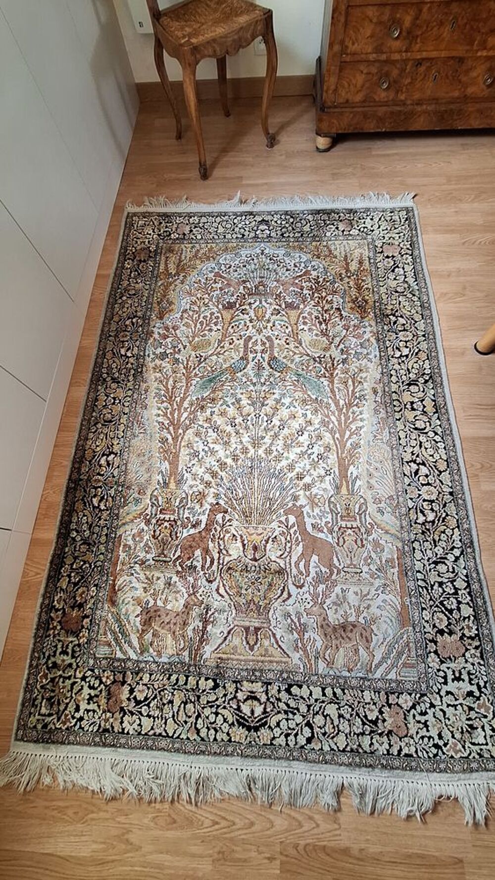 Tapis en soie ancien dim : 210 par 135 cm Décoration
