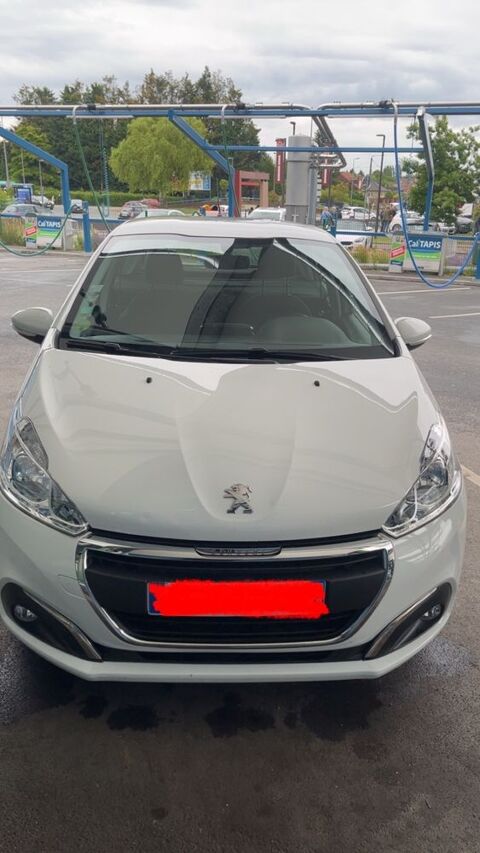 Peugeot 208 année 2019 avec 115000