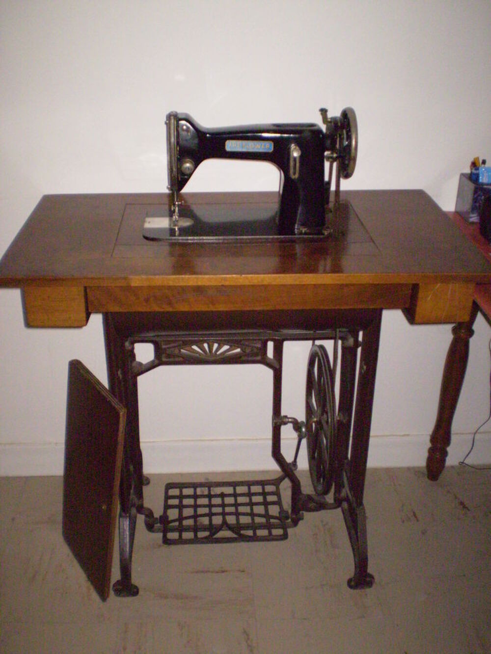 Machine &agrave; coudre &agrave; P&eacute;dale Meubles