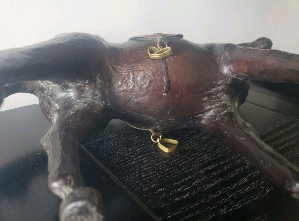 Sculpture animali&egrave;re ann&eacute;e 50-60, cuir Décoration