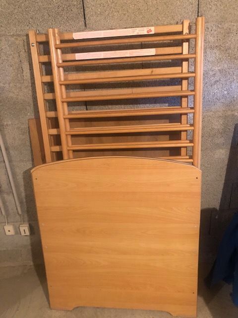Lit d'enfant en bois  155 Cranves-Sales (74)