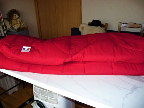 OPPORTUNITE HOUSSE DE BZ MATELASSE 160x200 ROUGE NEUF 60 Miramas (13)