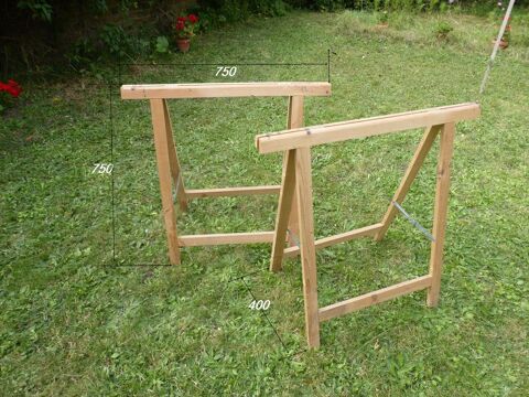 2 TRETAUX  PLIANTS  EN BOIS 12 Soissons (02)