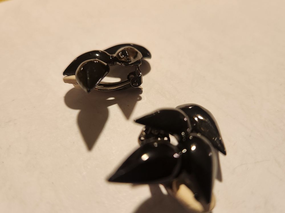 BO Boucles d'Oreilles Clip &eacute;pi NN Noire ANTIGONA Bijoux et montres