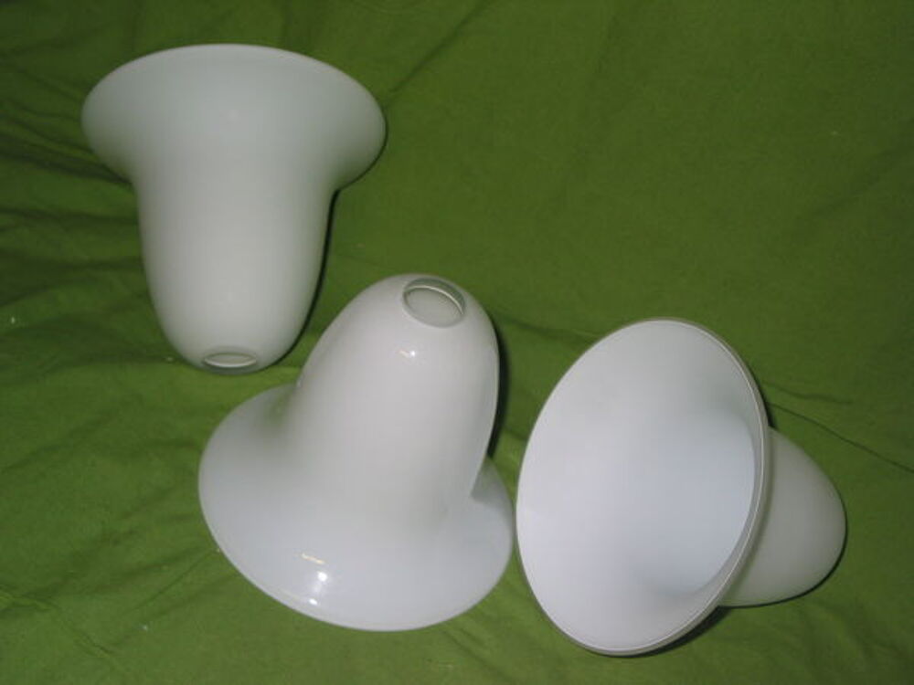 1 une petite opaline art d&eacute;co style MAZDA lampe lustre 
Décoration