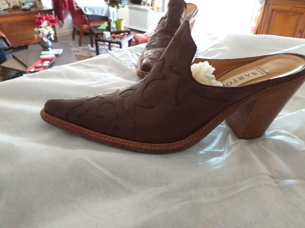 SANTIAG mARQUE SARTOR 
PARFAIS ETAT Chaussures