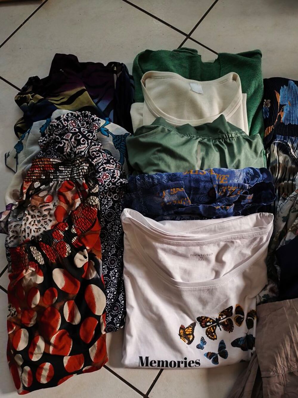 VETEMENTS GRANDES TAILLES XXL voir TAILLE 50 ou 6 Vêtements