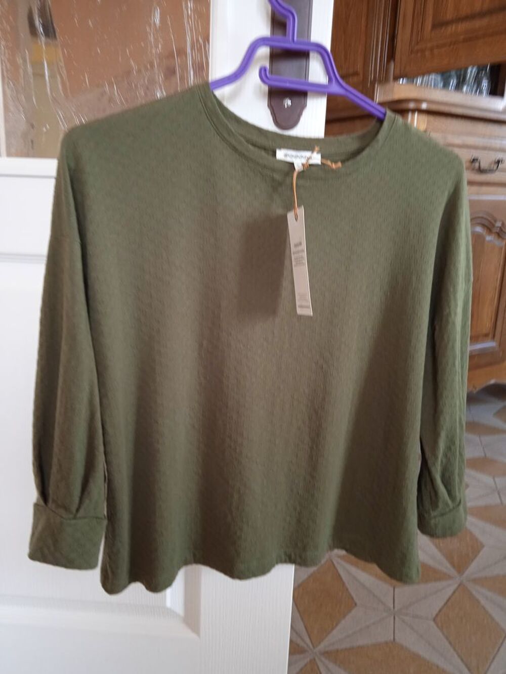 un t shirt neuf Vêtements