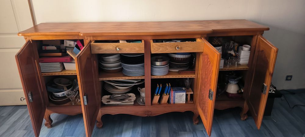 lot table,meuble,chaises en merisier Meubles