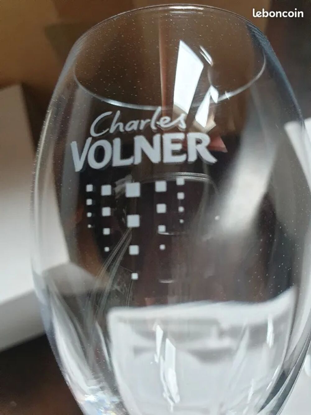  12 Verres champagne s&eacute;rigraphi&eacute;s "CHARLES VOLNER " 