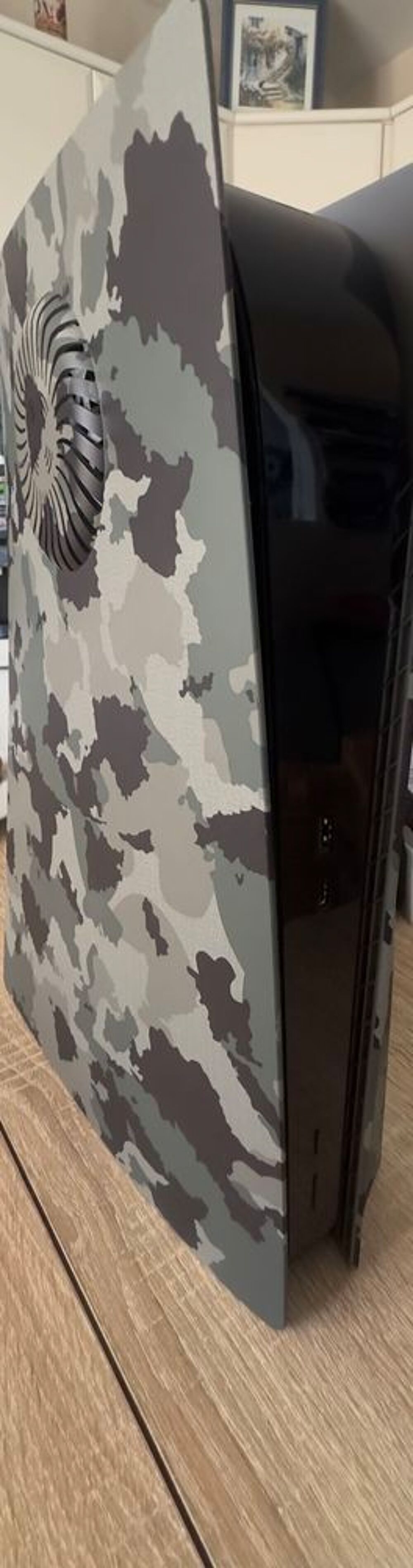 PlayStation 5 1 To + 2 Manettes DualSense + Station de recharge + Plaques camouflage Consoles et jeux vidéos