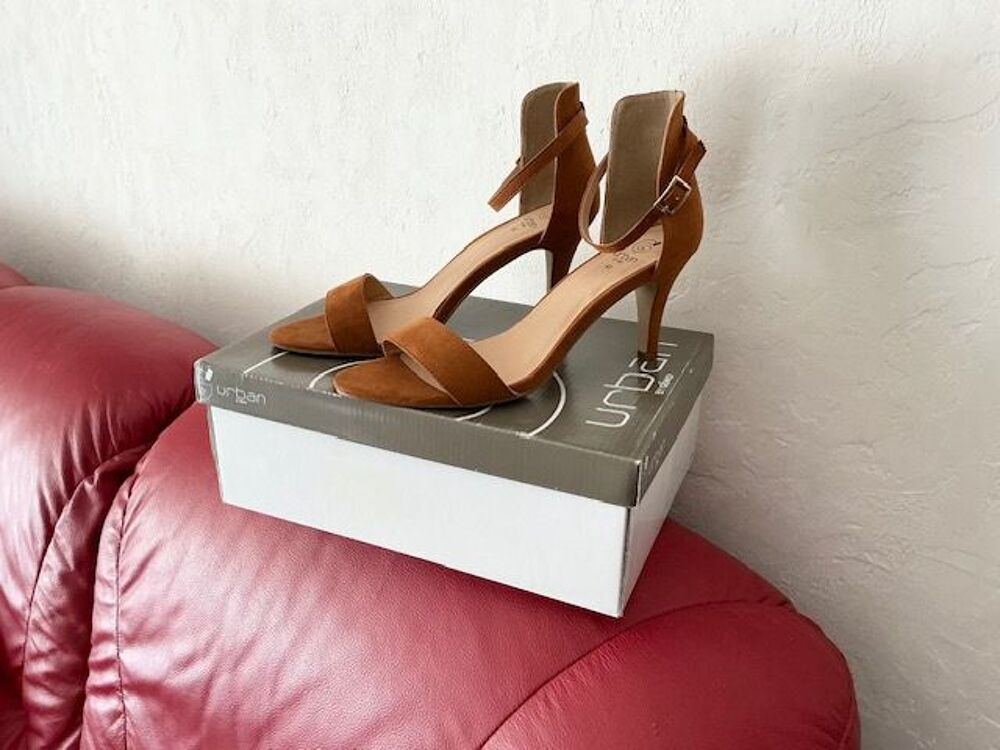 ESCARPINS NEUF P41 Chaussures