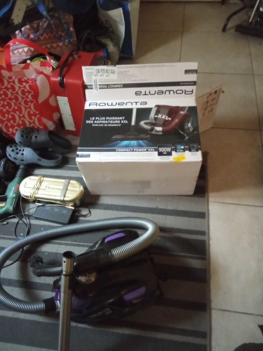 aspirateur sans sac marque Rowenta Electroménager
