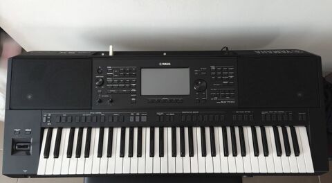 Yamaha PSR sx700 + ressources 750 Prades-le-Lez (34)