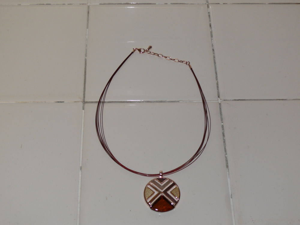 Collier Bijoux et montres