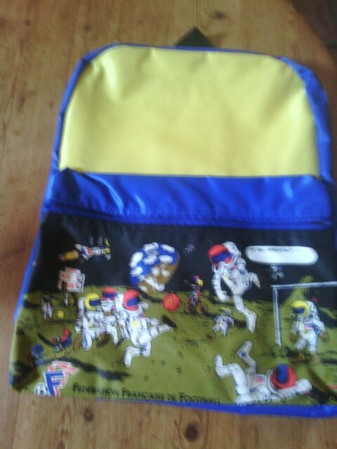 sac a dos   enfants   jaune et bleu   motif   FOOT 8 Le Creusot (71)