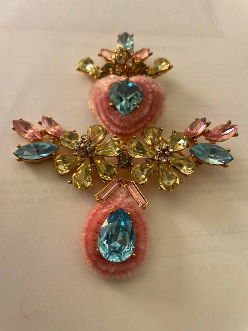 Broche Demi-Croix GM Strass Multicolore, Coeur strass poire Bijoux et montres