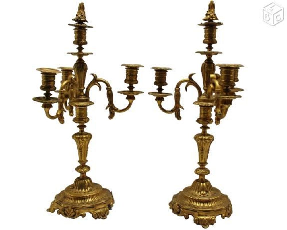 Paire de cand&eacute;labres LOUIS XVI en bronze dor&eacute; Décoration
