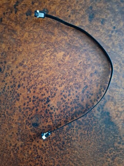 Cable n&b SATA 2/3 type L avec clip m�tal F/F 0,5 m coud� 90 1 La Chapelle-Saint-Luc (10)