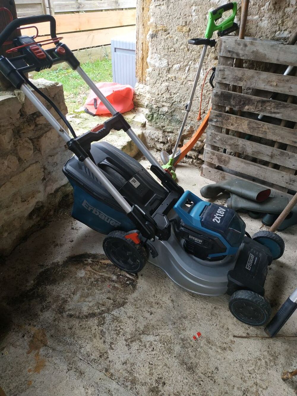 Tondeuse &agrave; batterie Jardin