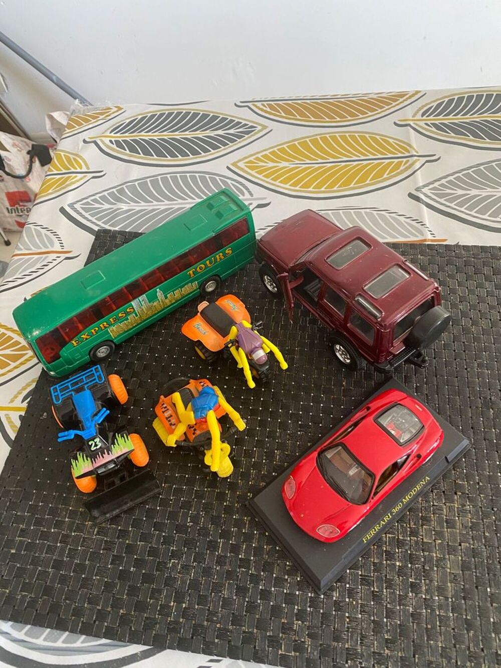 LOT DE 6 VEHICULES VINTAGE Jeux / jouets