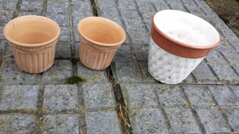 2 pots � fleurs en gr�s et 1 en c�ramique blanc avec motifs 0 M�rignies (59)