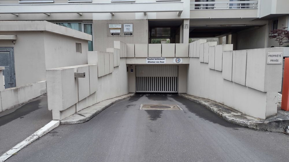 Location Parking/Garage emplacement de parking - Reims Centre ville - 8m² Reims
