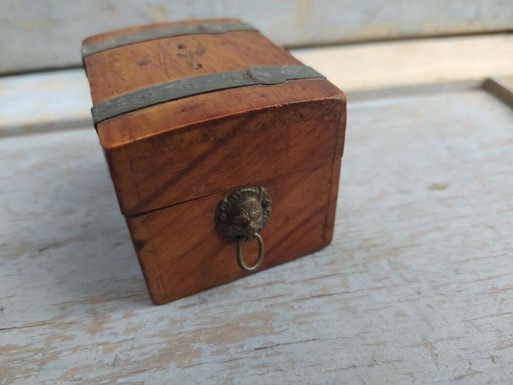 Ancienne Boite &agrave; Timbres Malle Bois Fontainebleau 