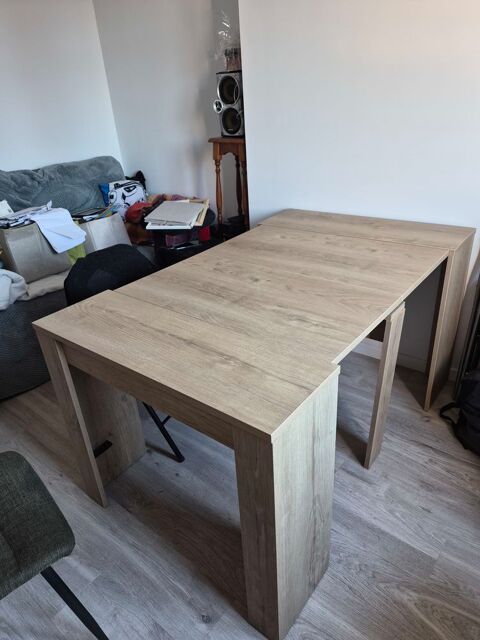 Je un table de salle a 60 euros Hermes (60)
