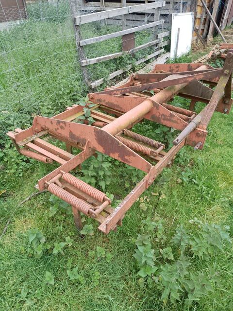 Mat&eacute;riel Agricole / Viticole Mat&eacute;riel Agricole / Viticole 1980 occasion Gri&egrave;ges 01290