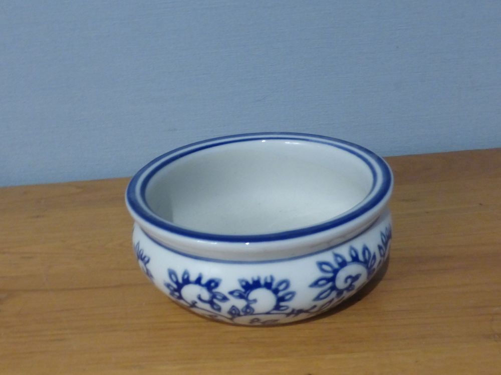 RAMEQUIN porcelaine . neuf Electroménager