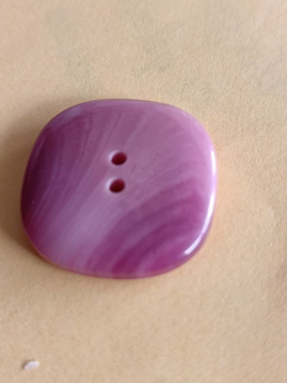 Rare S&eacute;rie longue de 12 Boutons Carr&eacute;s Vieux Rose - 2,5 cm 