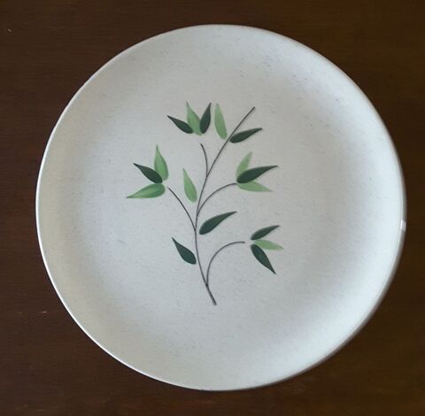 Assiette en faïence peinte main - Motif feuilles - France 10 Limoges (87)