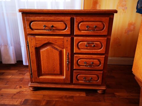 Meuble de rangement en bois. 
50 Chenôve (21)
