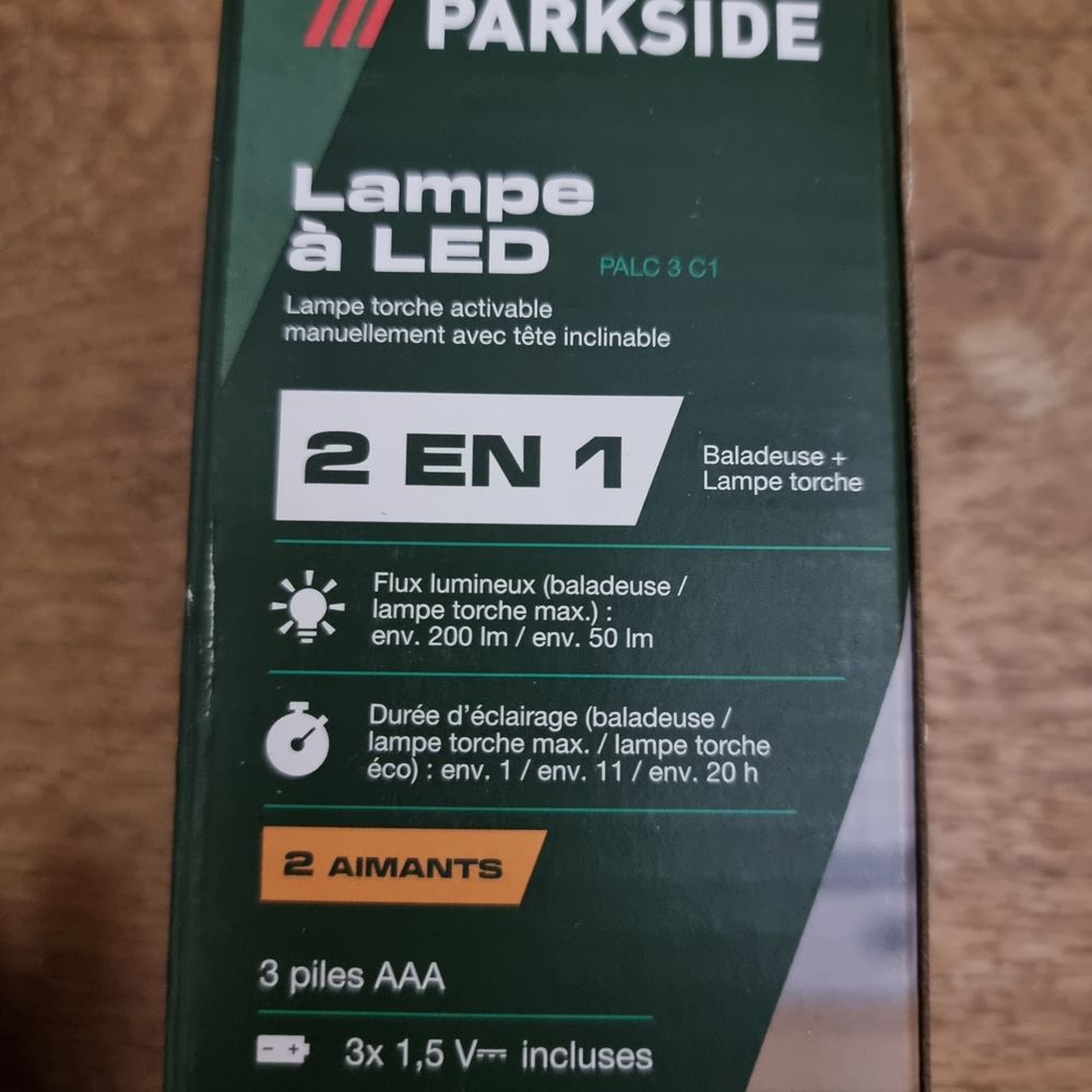 Lampe Torche Parkside - Baladeuse orientable et aimant&eacute;e - N Bricolage