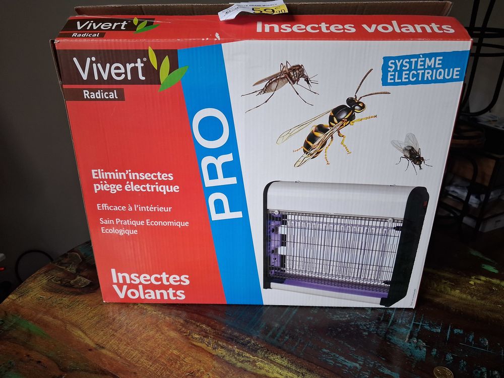 Pi&egrave;ge insectes volants (achet&eacute; 2025 et utilis&eacute; 1 semaine) Electroménager