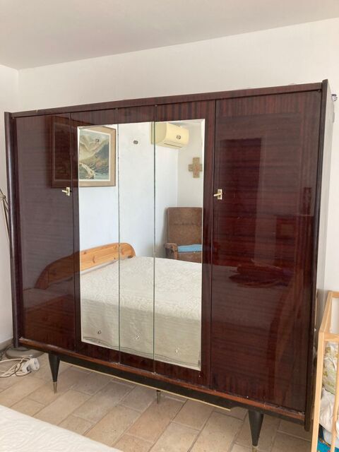 Armoire. 50 Carqueiranne (83)