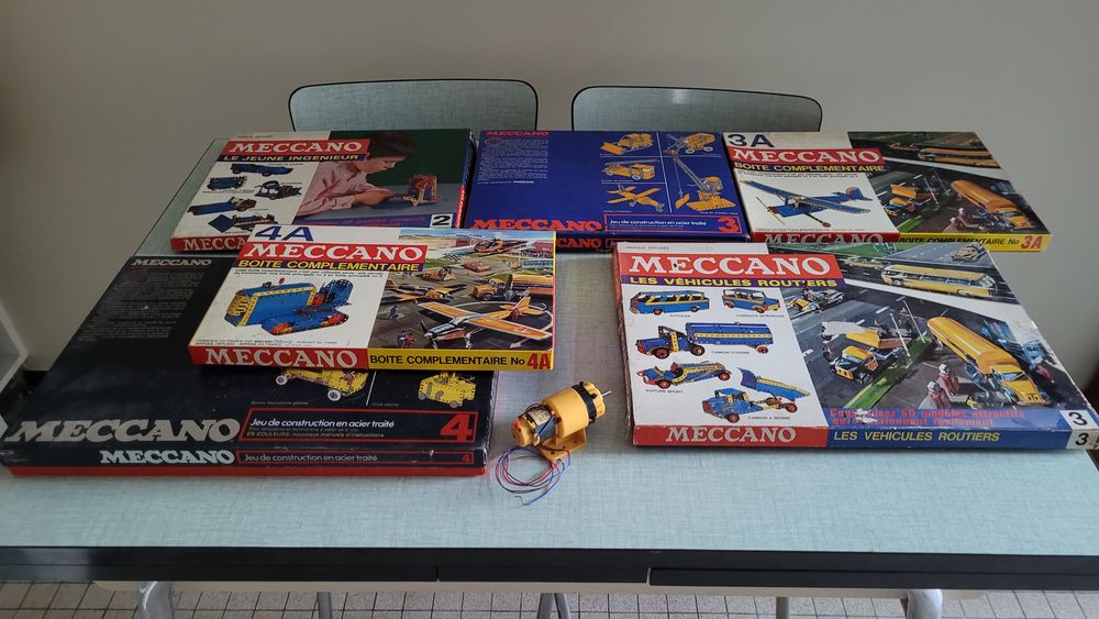 6 boites Meccano avec notices de montage + moteur &eacute;lectrique Jeux / jouets