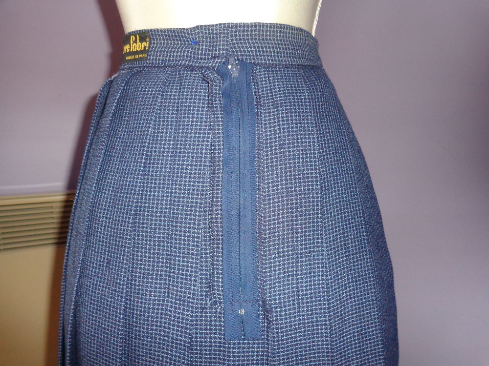 Jupe a carreaux classique. Vêtements