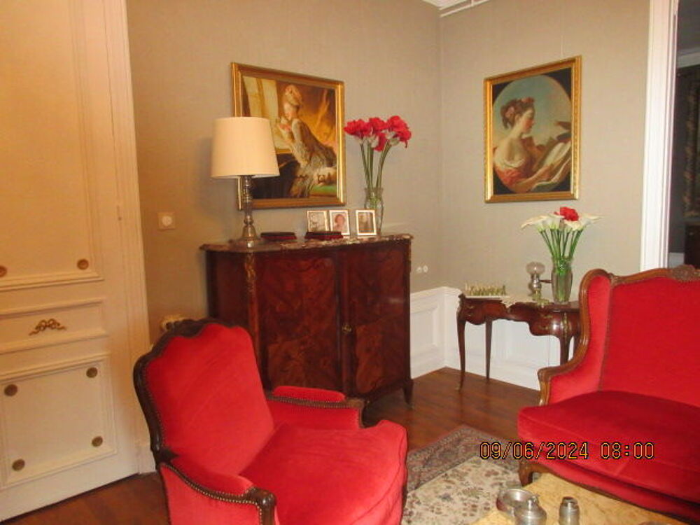 Tr&egrave;s joli salon ancien de style Louis xv en chene et velours Meubles