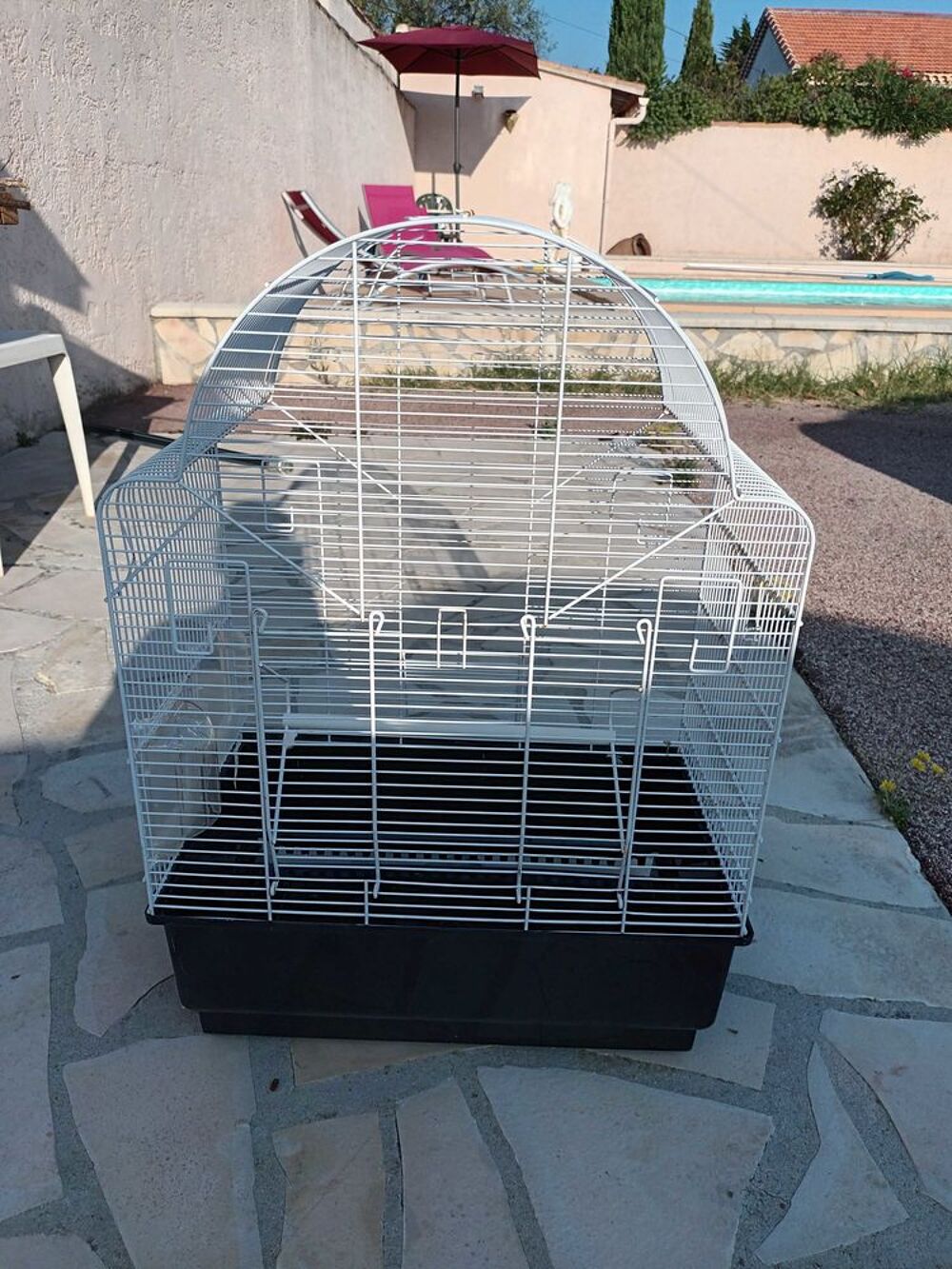 cage &agrave; oiseaux 49x70 cm blanche en m&eacute;tal et fond plastique Jardin