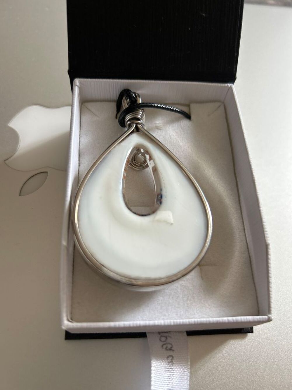 collier pendentif Bijoux et montres