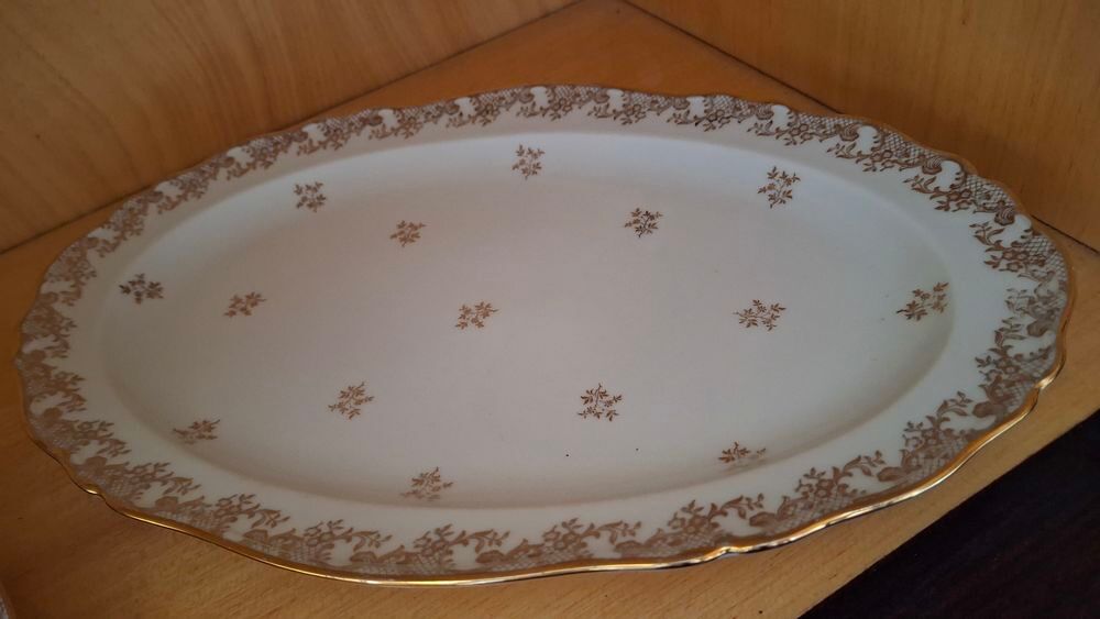 Service &agrave; vaisselle en porcelaine de Limoges vintage Décoration