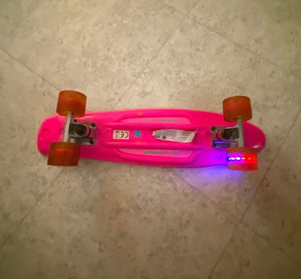 skateboard de marque Freegun. Sports