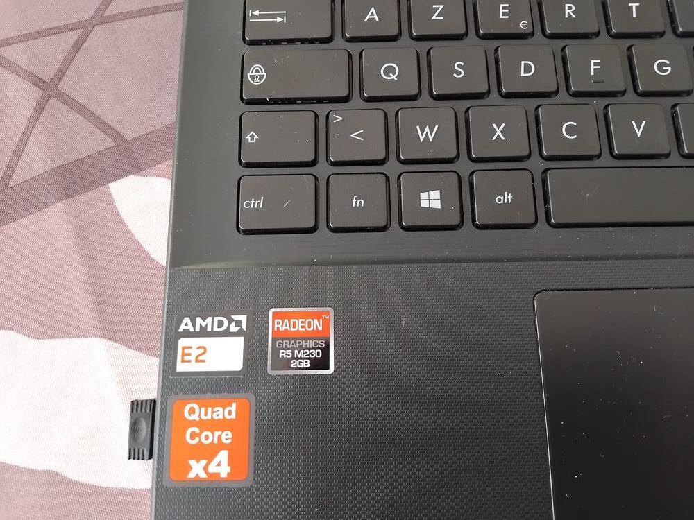 ORDINATEUR PORTABLE
WINDOW 10 Matériel informatique