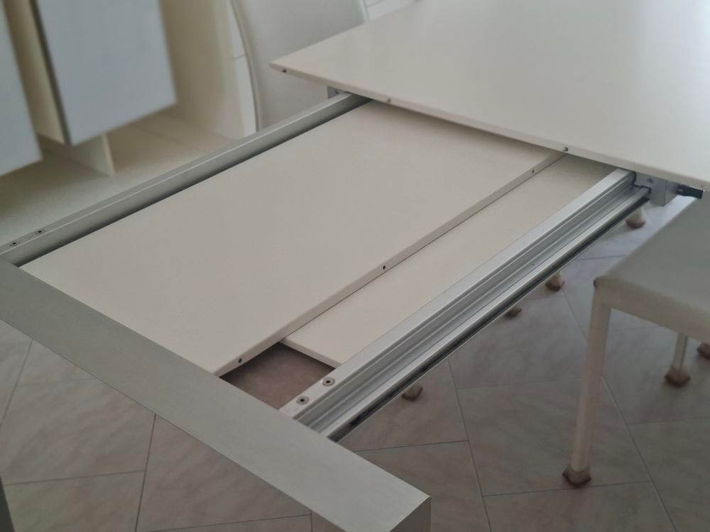 Table et chaises de salle &agrave; manger Meubles