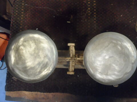 Balance Roberval 5 kg jaune avec plateaux fonctionne bien
25 Castries (34)